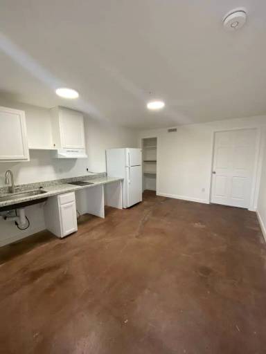 Main picture of 345 E Oregon Ave Apartments