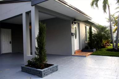 Main picture of Grey Manor