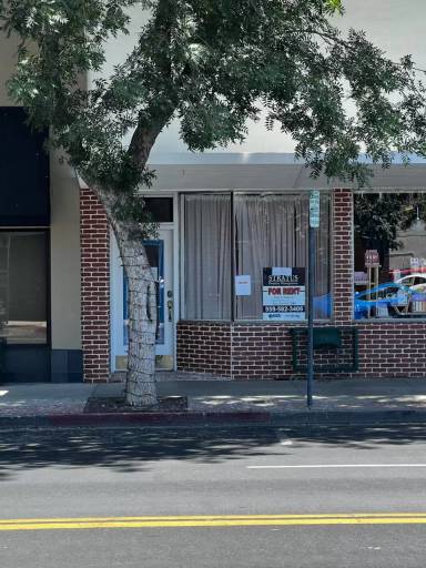 Main picture of 119 N Douty St Commercial
