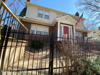 Main picture of 127 Essex Ln