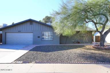 Main picture of 123 E Erie Dr