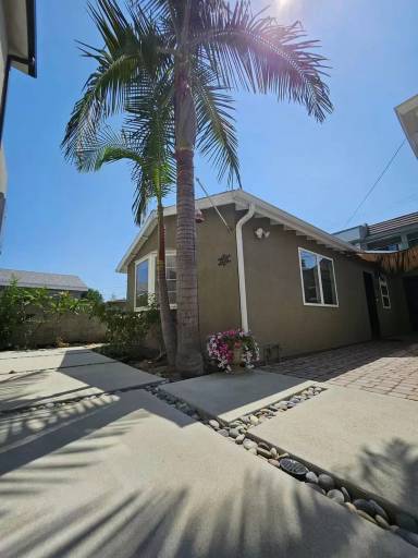 Main picture of 2235 N Frederic St