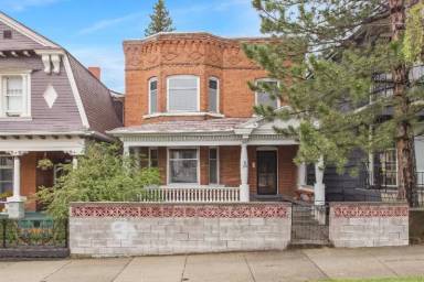 Main picture of 720 W Broadway St
