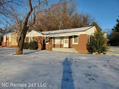 Main picture of 907 Lowdermilk St