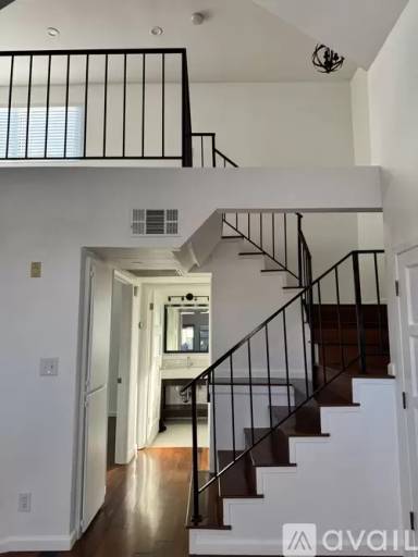 Main picture of 1118 E Palmer Ave
