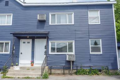 Main picture of 405 1st St