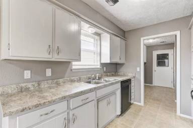 Main picture of 7524 NW 25th St