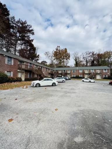 Main picture of 1323 E 10th St
