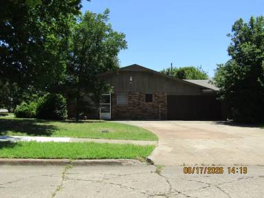 Main picture of 1202 NW Lake Ave