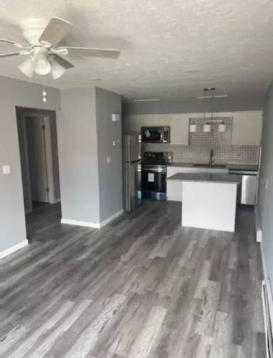 Main picture of 7431 West Blvd