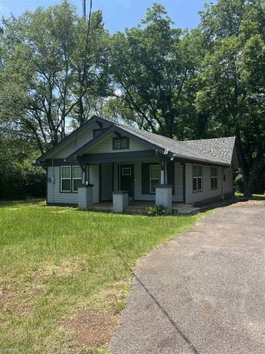 Main picture of 5305 S Washington Ave