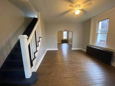 Main picture of 210 Rochelle St