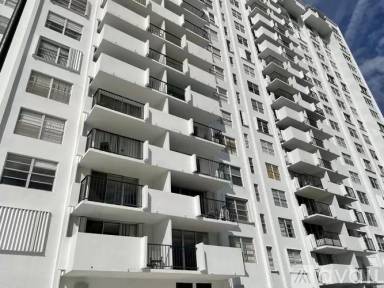Main picture of Commodore Condo
