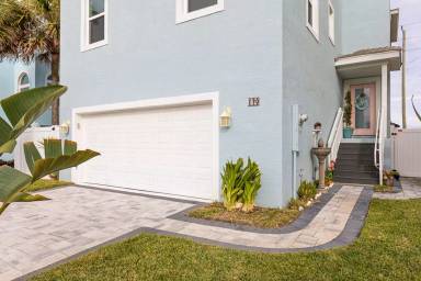Main picture of 170 Coquina Key Dr