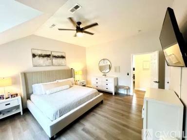 Main picture of 3200 Madison Ave