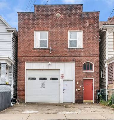 Main picture of 833 Woodward Ave