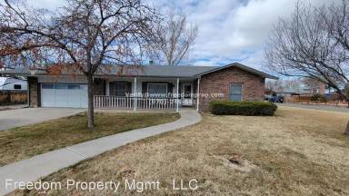 Main picture of 595 Starlight Dr