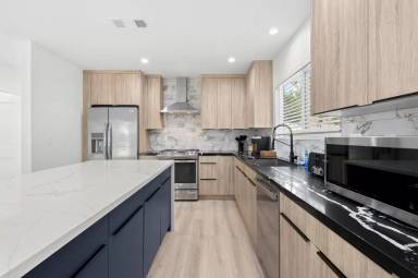 Main picture of 14349 Emelita St