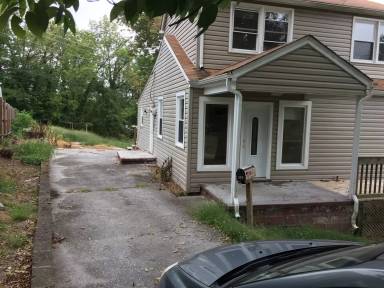 Main picture of 124 Monroe St