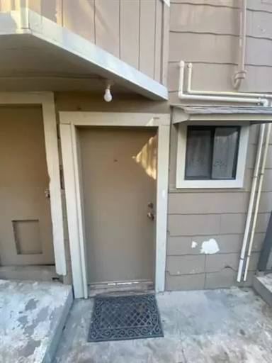 Main picture of 319 1/2 N School St