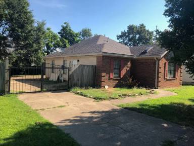 Main picture of 1608 Golf Course Dr