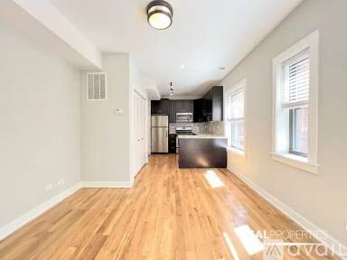 Main picture of 2201-09 W Eastwood Ave