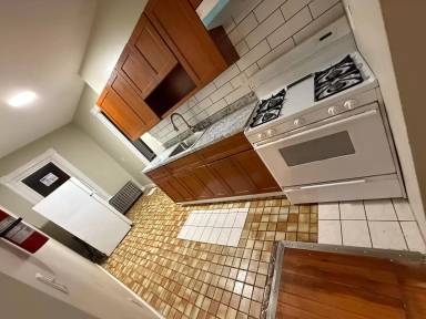 Main picture of 302 Chestnut Ave