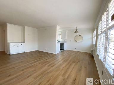 Main picture of 525 N Sycamore Ave Apartments