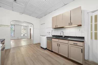 Main picture of 903 S Loomis St