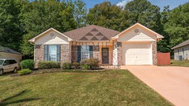 Main picture of 30 Sugar Mill Ct