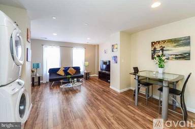 Main picture of 4842 Walnut St