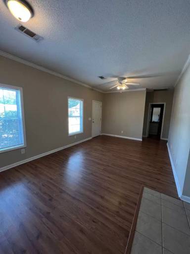 Main picture of 1984 Longview Ct