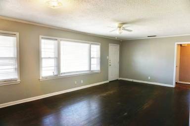 Main picture of 3801 32nd St