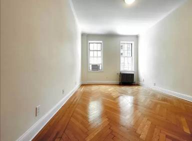 Main picture of 118 W 13th St