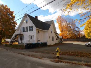 Main picture of 15 Pleasant St