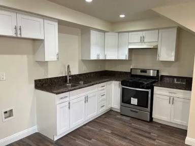 Main picture of 211 E 84th Pl