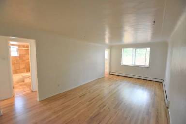 Main picture of 933 Portland Pl