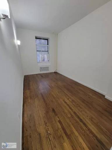 Main picture of 212-18 E 89th St