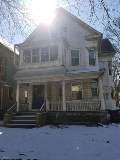 Main picture of 790 Elm St