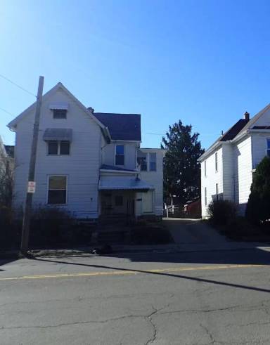 Main picture of 715 W 26th St