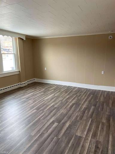 Main picture of 211 Main St