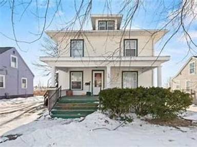 Main picture of 139 32nd St NE