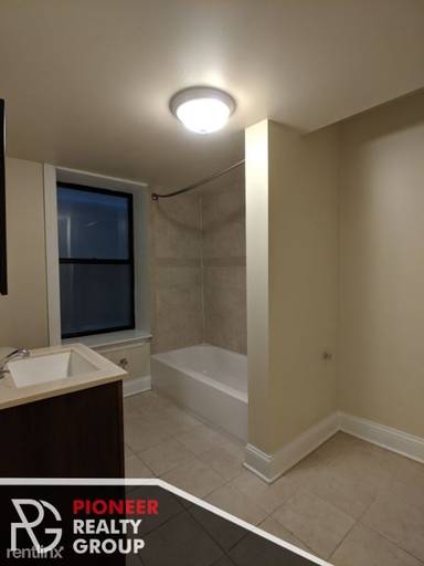 Main picture of 1347 N Dearborn St