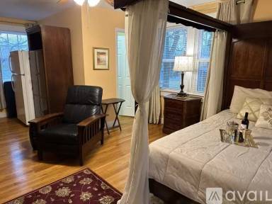 Main picture of 404 Church St