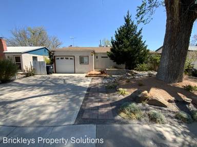 Main picture of 724 Solano Dr NE