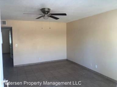 Main picture of 305 N 93rd St