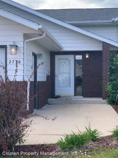 Main picture of 2736 Essex Loop