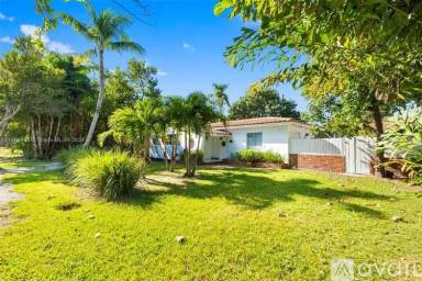 Main picture of 738 Fernwood Rd