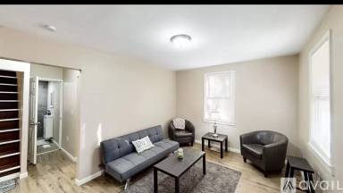 Main picture of 1000 Delhi Ave