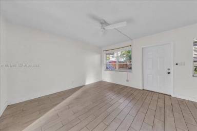 Main picture of 2025 Miami Rd